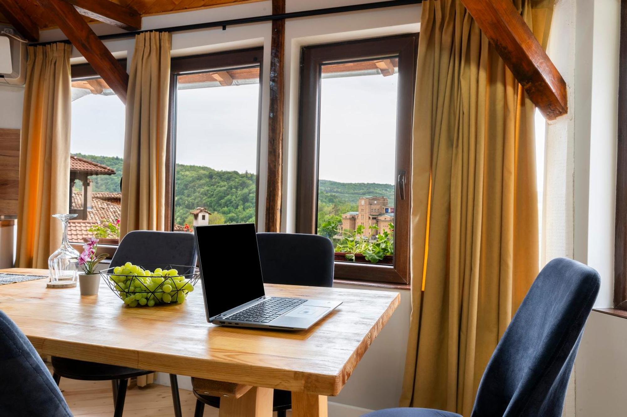 Bobevata - Floor 2 - Stunning View Old Town Apartment Veliko Tarnovo