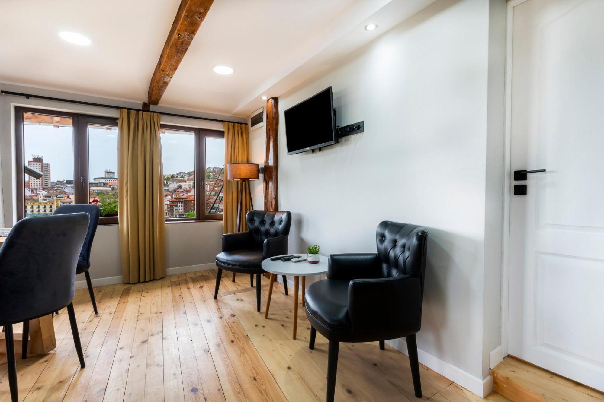 Апартаменти Bobevata - Floor 2 - Stunning View Old Town Велико-Тирново